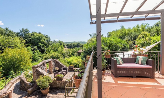 Chiusdino House | Holiday Home 'La Speranza' with Private Terrace, Private Garden and Balcony