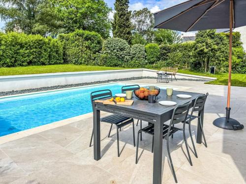 Baden House | Holiday Home La Tour Bourgerel avec piscine by Interhome