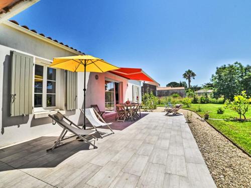 La Bree-les-Bains House | Holiday Home Le Mimosa by Interhome