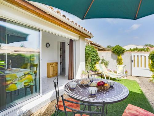 Cap d'Agde House | Holiday Home Les Cristallines-4 by Interhome