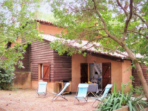 Lacanau-Ocean House | Holiday Home Les maisons de la forêt by Interhome