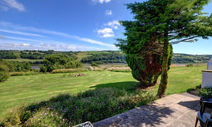 Llangain House | Holiday Home Llangain by Interhome