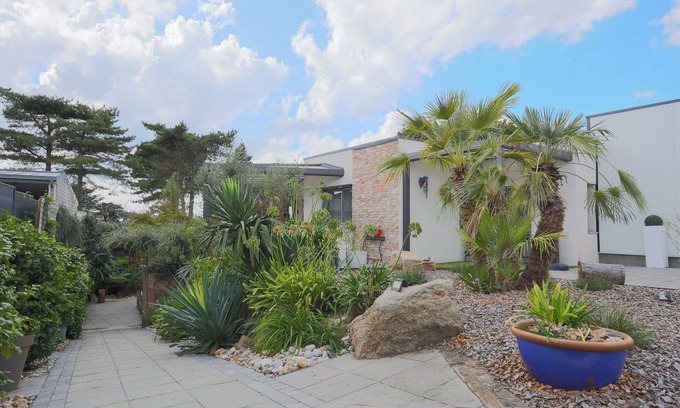 Trebeurden House | Holiday Home 'Logement À Trebeurden 800m Plage' with Private Terrace, Wi-Fi and Air Conditioning