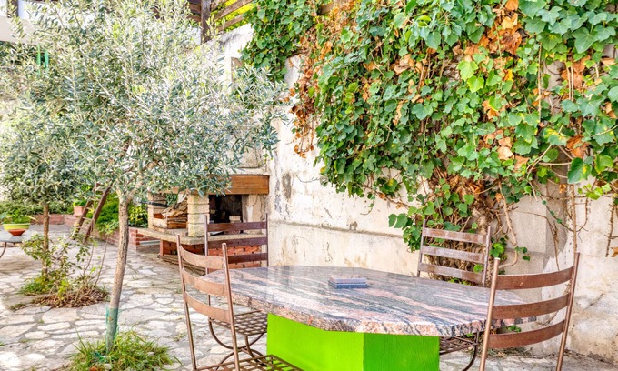 Sete House | Holiday Home 'Maison De La Plage' with Private Terrace, Wi-Fi and Air Conditioning