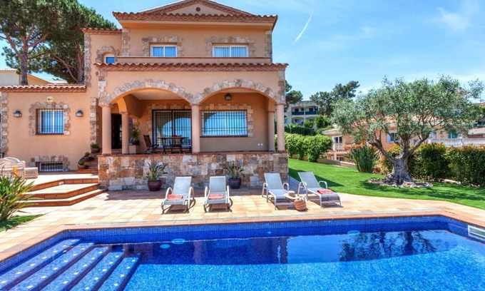 Condado del Jaruco House | Holiday Home Miro