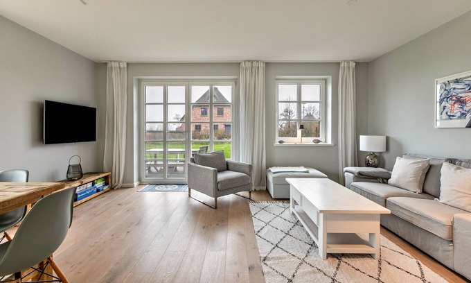 Tating House | Holiday Home 'Mynreet' with Private Terrace and Wi-Fi