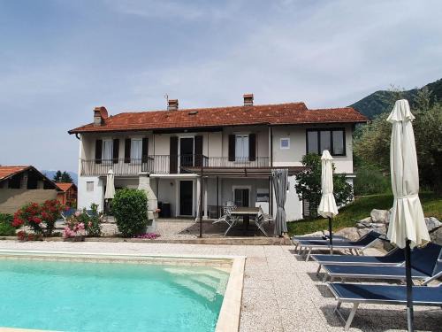 Castello House | Holiday Home near Lago Maggiore Pool