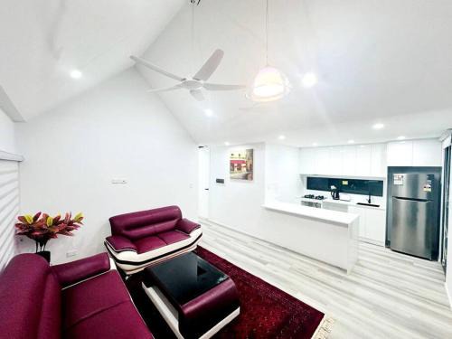 Slacks Creek House | Holiday Home on Acreage Block - Next to M1 and Close to Everything