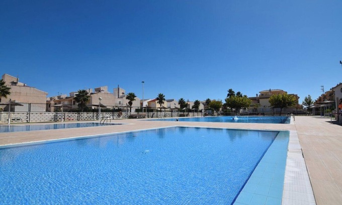 Monte Faro House | Holiday Home 'Preciosa Vivienda Unifamiliar' with Mountain View, Shared Pool and Wi-Fi