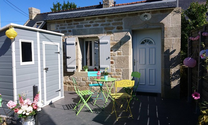 Plomeur House | Holiday Home 'Penty Campagne 5min Spot Surf – 2 P' with Private Terrace and Private Garden
