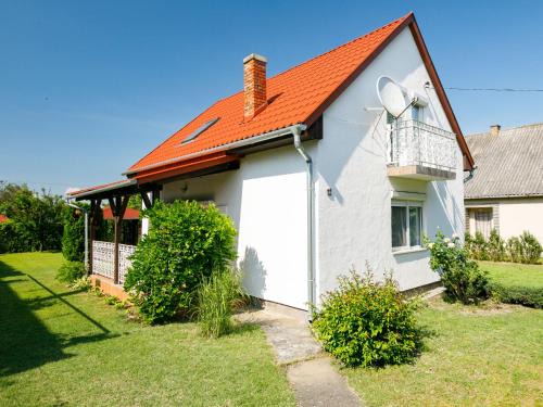 Balatonkeresztur House | Holiday Home Pergola by Interhome