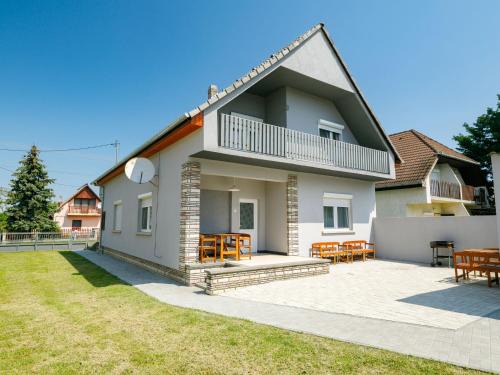 Balatonfenyves House | Holiday Home Pioneer by Interhome