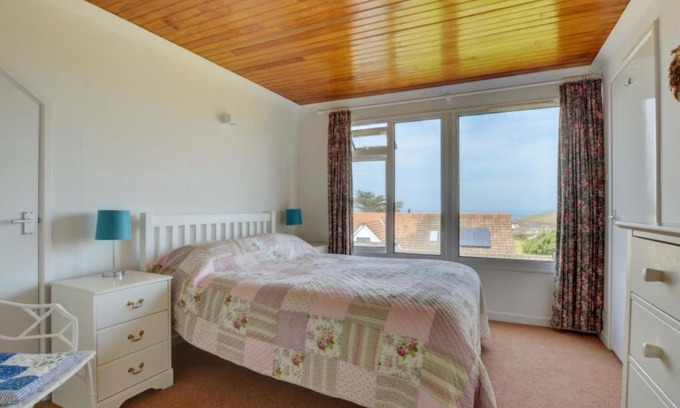 Trevone House | Holiday Home Pumpkin Lodge by Interhome