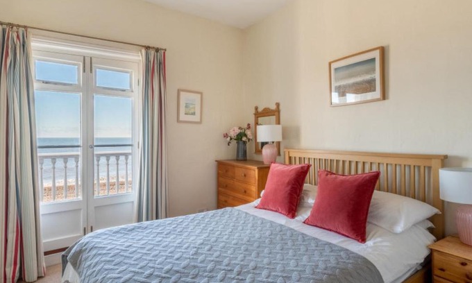 Aldeburgh House | Holiday Home Regent Cottage by Interhome