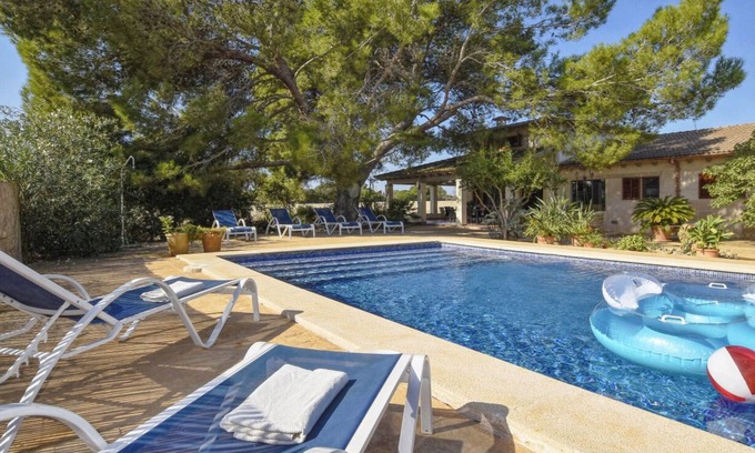 Santa Margalida House | Holiday Home 'Ribas' with Mountain View, Wi-Fi and Air Conditioning