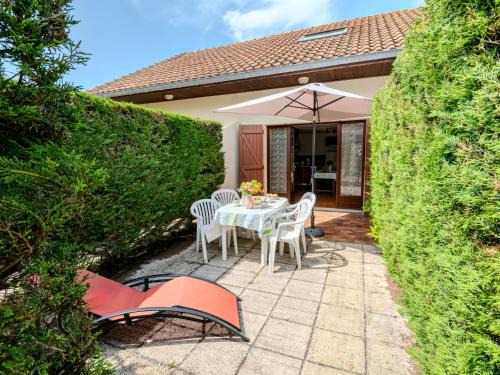 Mimizan-Plage House | Holiday Home Sicard-10 by Interhome