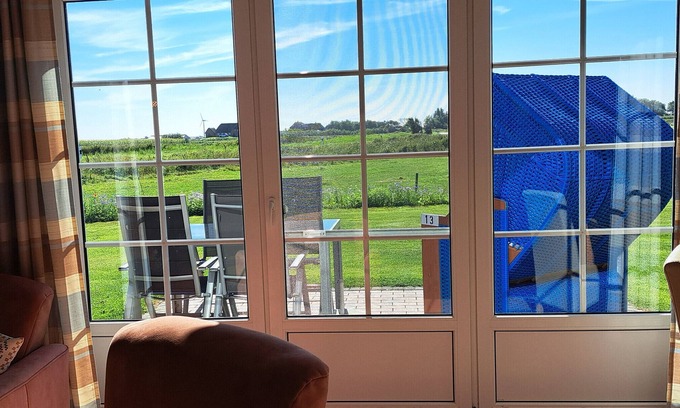 Pellworm Apartment | Holiday Home 'Springflut' with Shared Garden and Wi-Fi