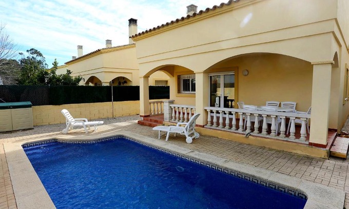 Riumar House | Holiday Home Tatiana by Interhome