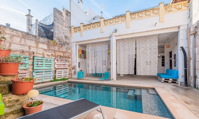 Sa Pobla House | Holiday Home "Townhouse Can Miquel" with Pool, Garden & Wi-Fi