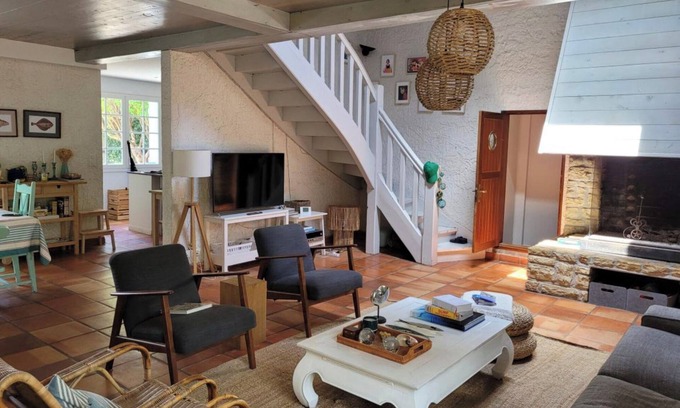 Le Canon House | Holiday Home 'Village De Piraillan Réf 141' with Private Pool, Private Terrace and Wi-Fi