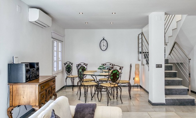 Empuriabrava House | Holiday Home "Vila Empuriabrava in the center" with Garden & Wi-Fi