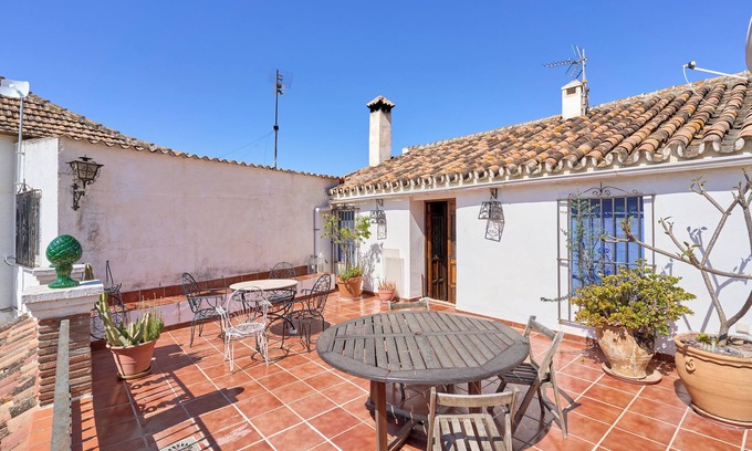 Comares House | Holiday Home Villa Carlitos with Mountain View, Balcony, Terrace