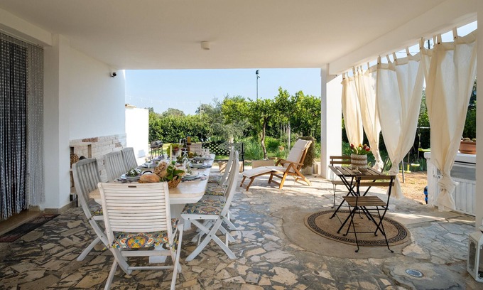 Il Monte House | Holiday Home Villa Grazia close to the Sea with Private Garden & Wi-Fi