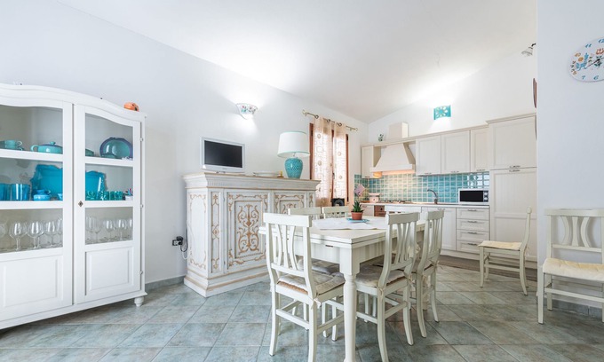 Canai House | Holiday Home 'Villa Chiara' with Mountain View, Garden & A/C