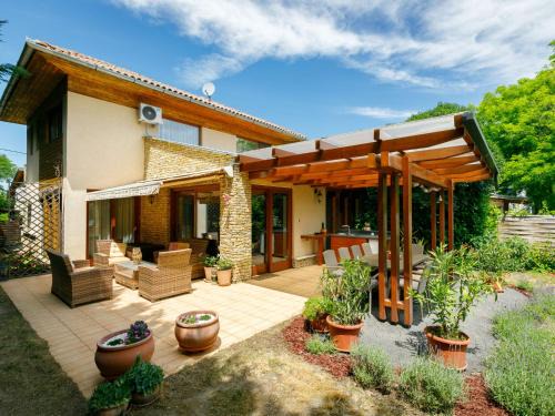 Balatonoszod House | Holiday Home Villa Mediterran by Interhome