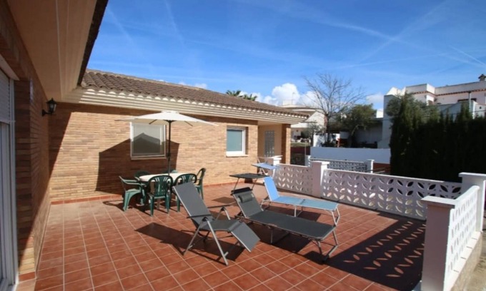 Cambrils House | Holiday Home 'Villa Magdalena' with Private Terrace, Wi-Fi and Air Conditioning