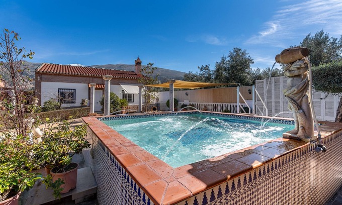 Niguelas Villa | Holiday Home 'Villa Verde' with Mountain View, Private Pool and Wi-Fi
