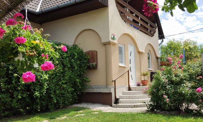 Balatonkeresztur House | Holiday home with pool and air conditioning
