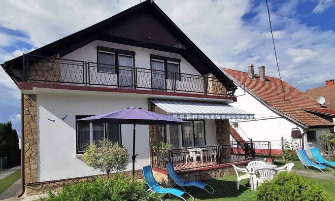 Balatonkeresztur House | Holiday home with Internet and Barbecue