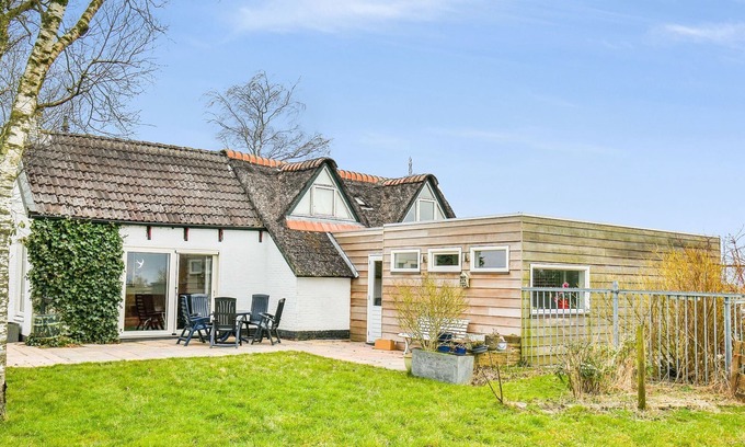 Gerkesklooster House | Holiday home with sauna and jacuzzi