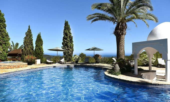 Sant Carles de Peralta House | Holiday home with alfresco dinning