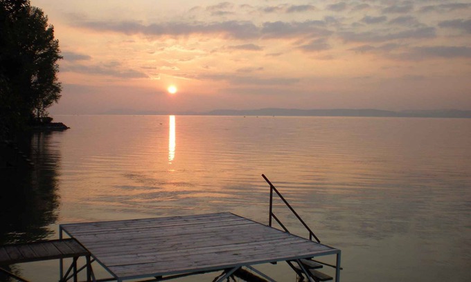 Balatonszarszo House | Holiday home with private boat dock, air conditioning and hot tub
