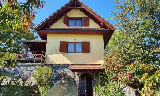 Koroshegy House | Holiday home with a beautiful panorama and a large garden
