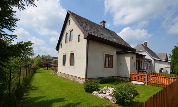 Vrchlabi House | Holiday Home with Private Pool in Bohemian