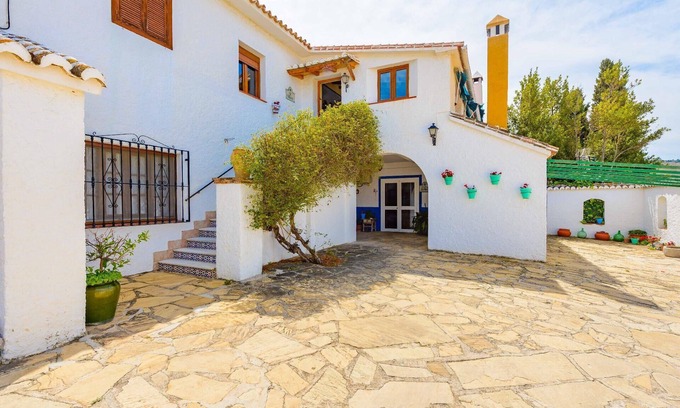 Alcaucin House | Holiday house Alcaucin for 1 - 18 persons with 8 bedrooms - Holiday home