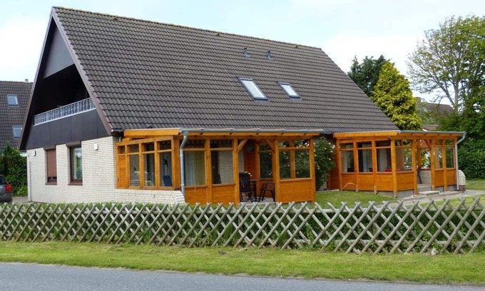 Stinteck Apartment | Holiday house with large garden, terrace, near the beach, pets welcome