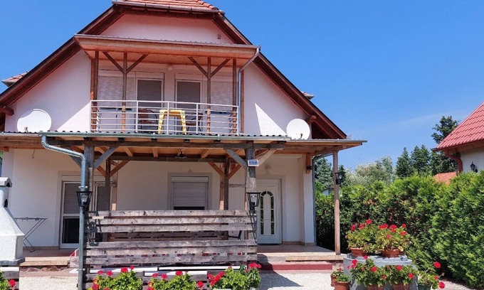 Balatonmariafurdo House | Holiday house Balatonmáriafürdõ for 1 - 10 persons with 5 bedrooms - Holiday home