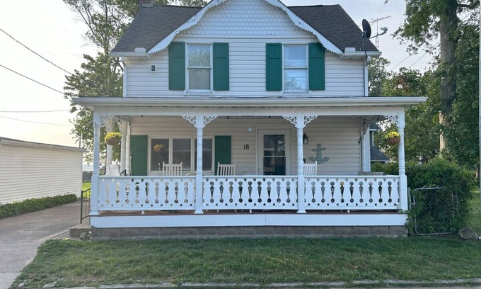 Huron Cottage | Holiday House · Lakeview House on Rye Beach
