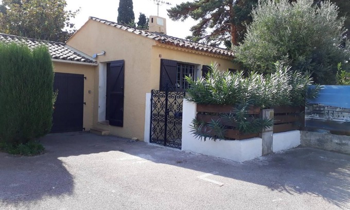 Plage de la Garonnette House | Holiday house Ste Maxime for 1 - 6 persons with 3 bedrooms - Holiday house