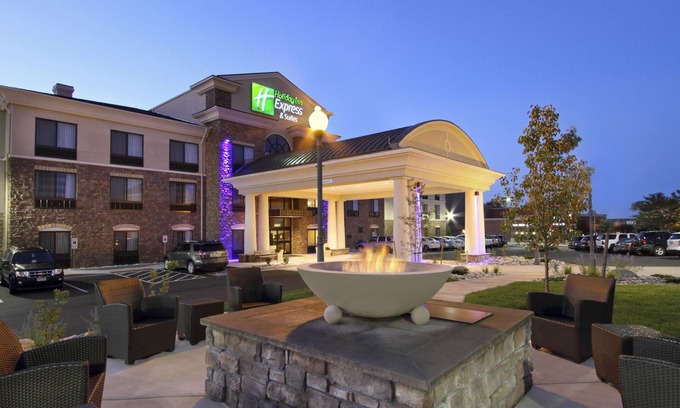 Colorado Springs Hotel | Holiday Inn Express & Suites Colorado Springs First & Main by IHG