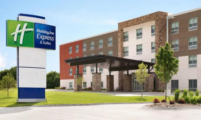 Charlottesville Hotel | Holiday Inn Express & Suites Charlottesville by IHG