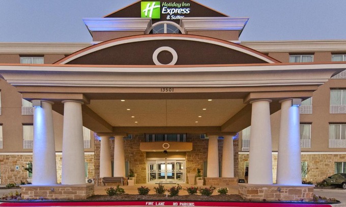 Roanoke Hotel | Holiday Inn Express and Suites Forth Worth North - Northlake