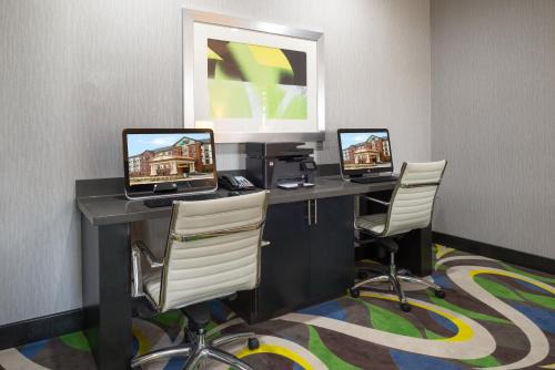 Norman Hotel | Holiday Inn Express and Suites Norman by IHG