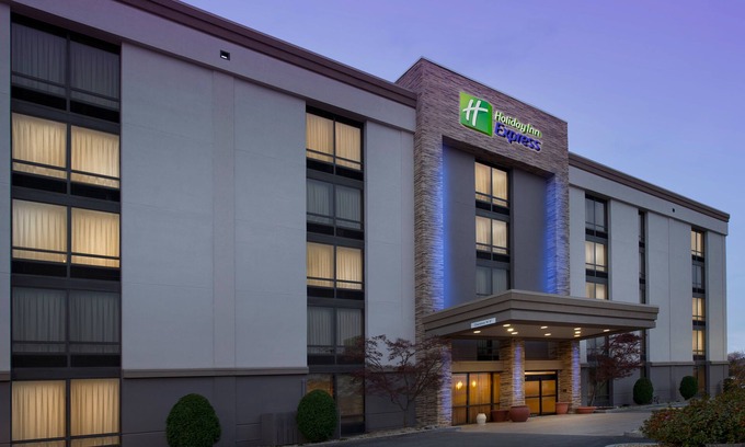 Woburn Hotel | Holiday Inn Express Boston North-Woburn by IHG