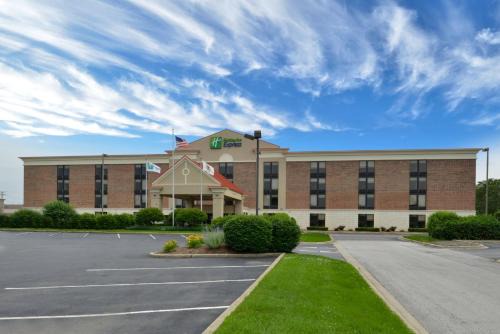 Crestwood Hotel | Holiday Inn Express Crestwood by IHG