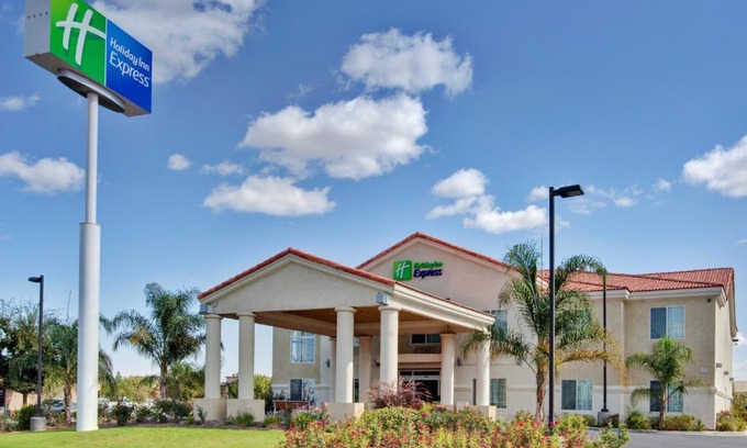 Delano Hotel | Holiday Inn Express Delano Highway 99 by IHG